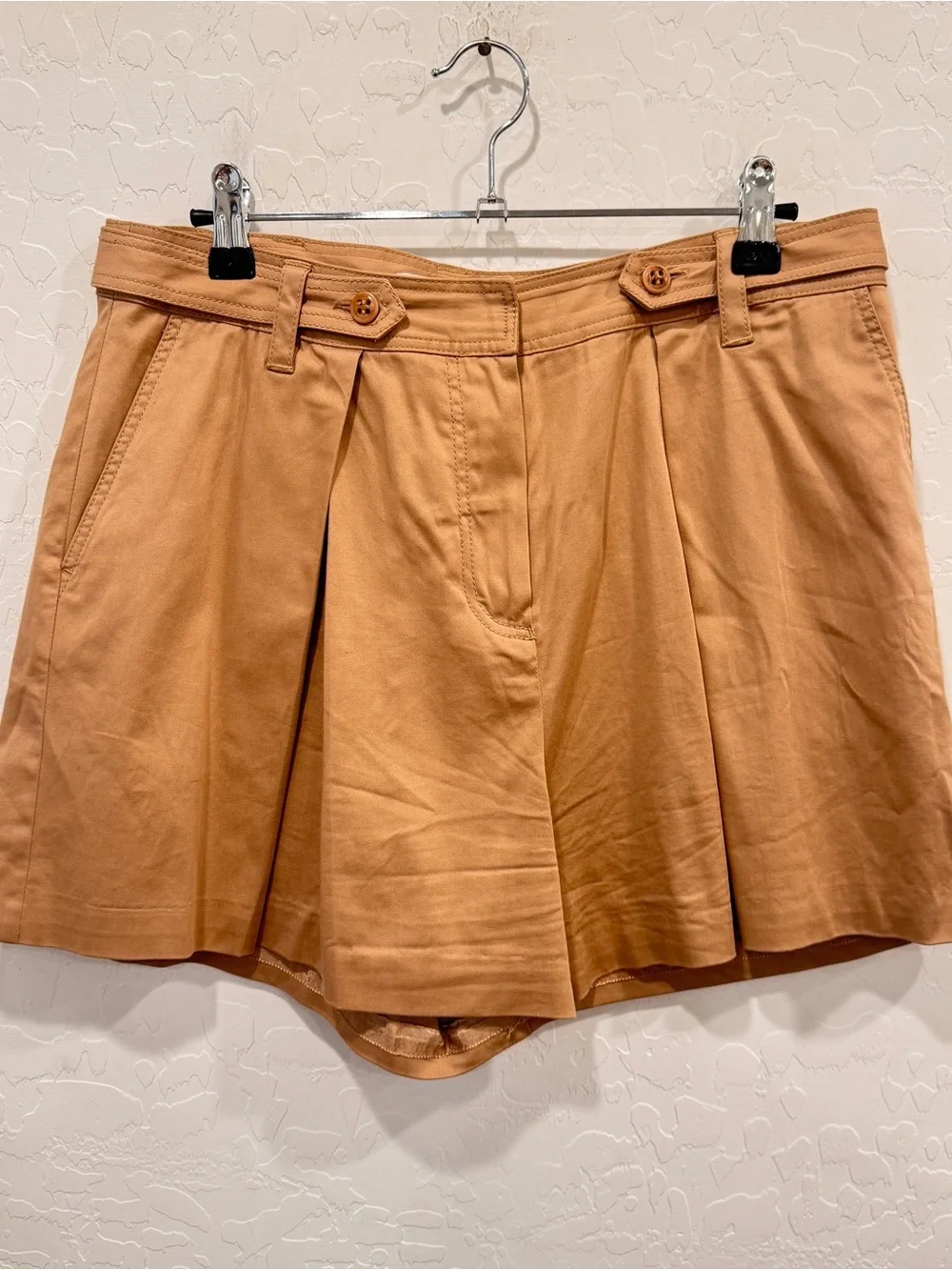 Trina Turk Beige Pleated Shorts Womens 8 Tan Old Money Quiet Luxury Summer